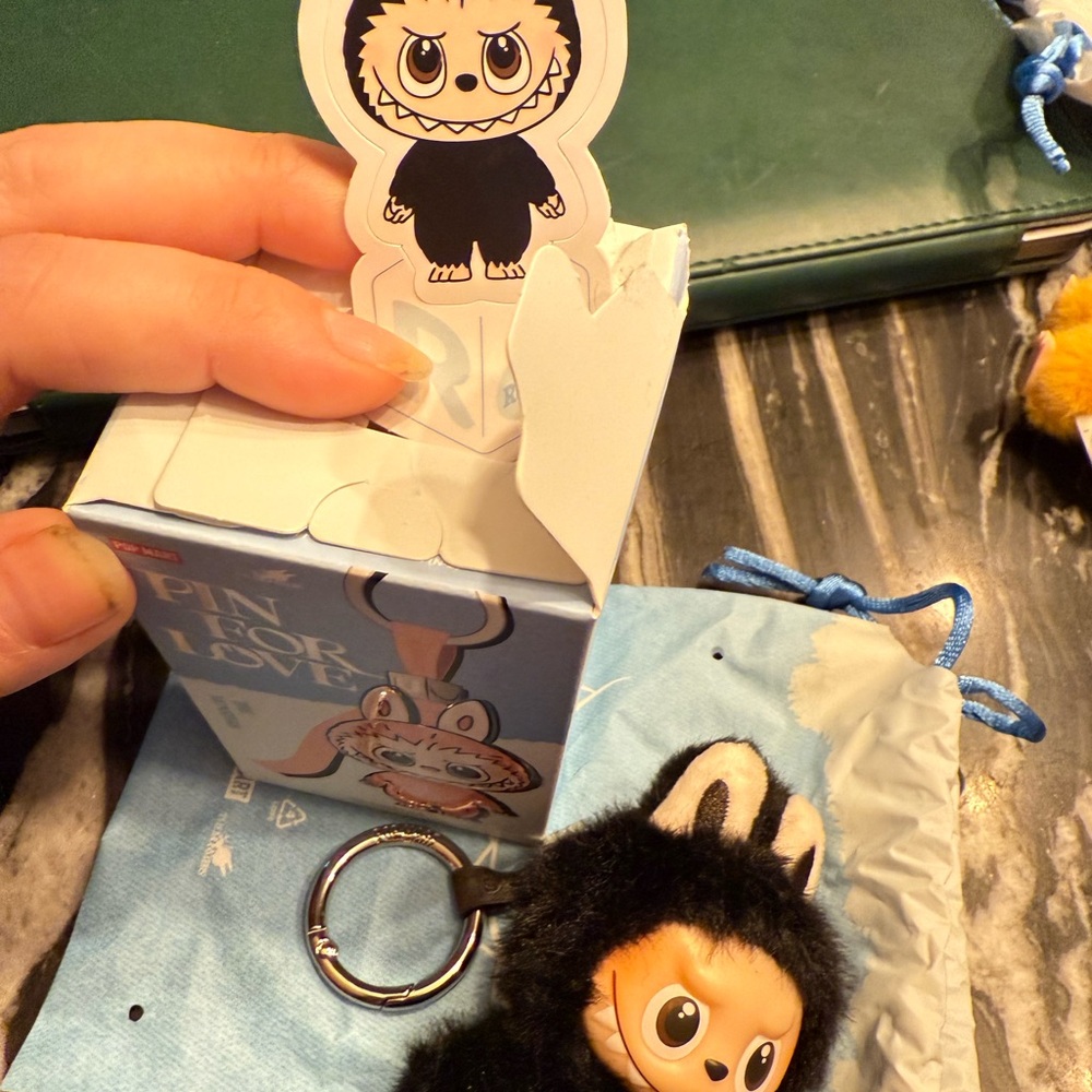 Confirmed R Labubu Pin For Love V4